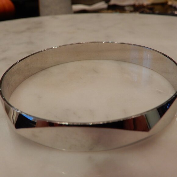 Vintage Silver Tone Metal Bangle Bracelet - Picture 1 of 2